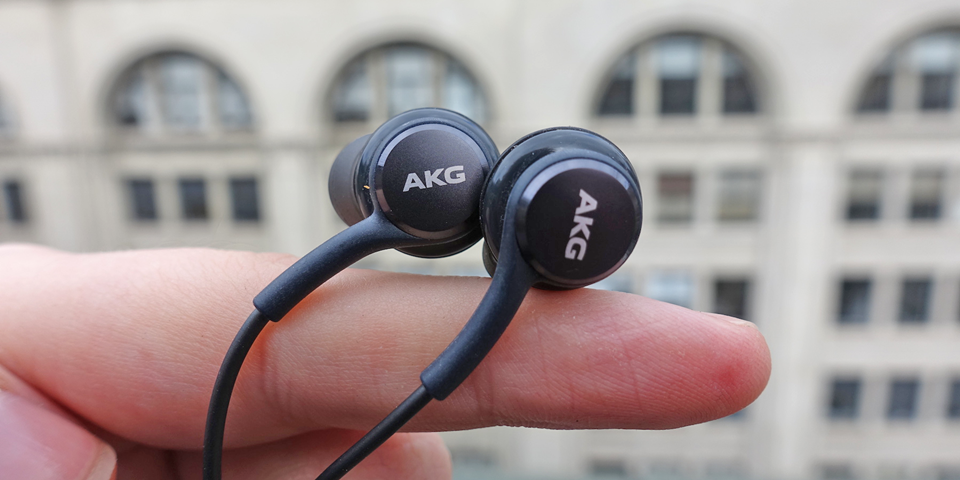 Tai nghe AKG