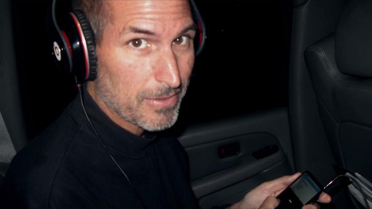 Xuất hiện hình ảnh Steve Jobs đeo tai nghe Beats