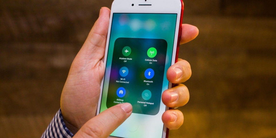 iOS 11 chưa ổn định về pin, khoan hãy update!