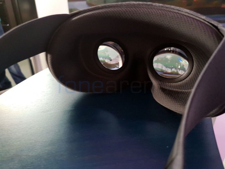 Trên tay chiếc kính thực tế ảo Daydream View VR của Google 1