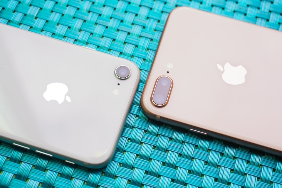 Chọn iPhone X hay iPhone 8 Plus?