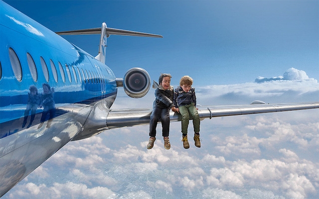 Qua những chuyến đi đặc biệt này, Adrian muốn kể cho cậu con trai về những kỷ niệm tuổi thơ của mình theo cách thật đặc biệt. Qua những chuyến đi đặc biệt này, Adrian muốn kể cho cậu con trai về những kỷ niệm tuổi thơ của mình theo cách thật đặc biệt.