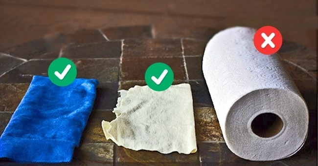 Nên dùng vải sợi tổng hợp (microfiber) để lau màn hình