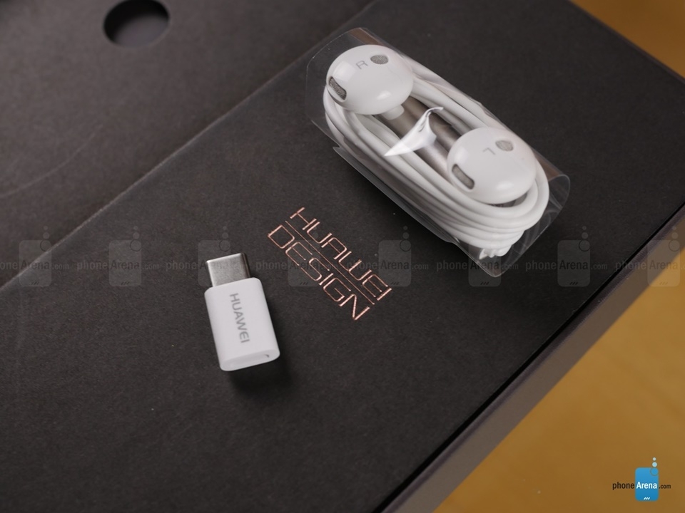 Mở hộp chiếc smartphone Huawei Mate 9