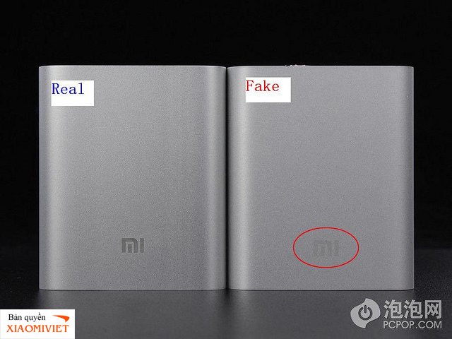 Logo MI trên thân sạc dự phòng Xiaomi chính hãng