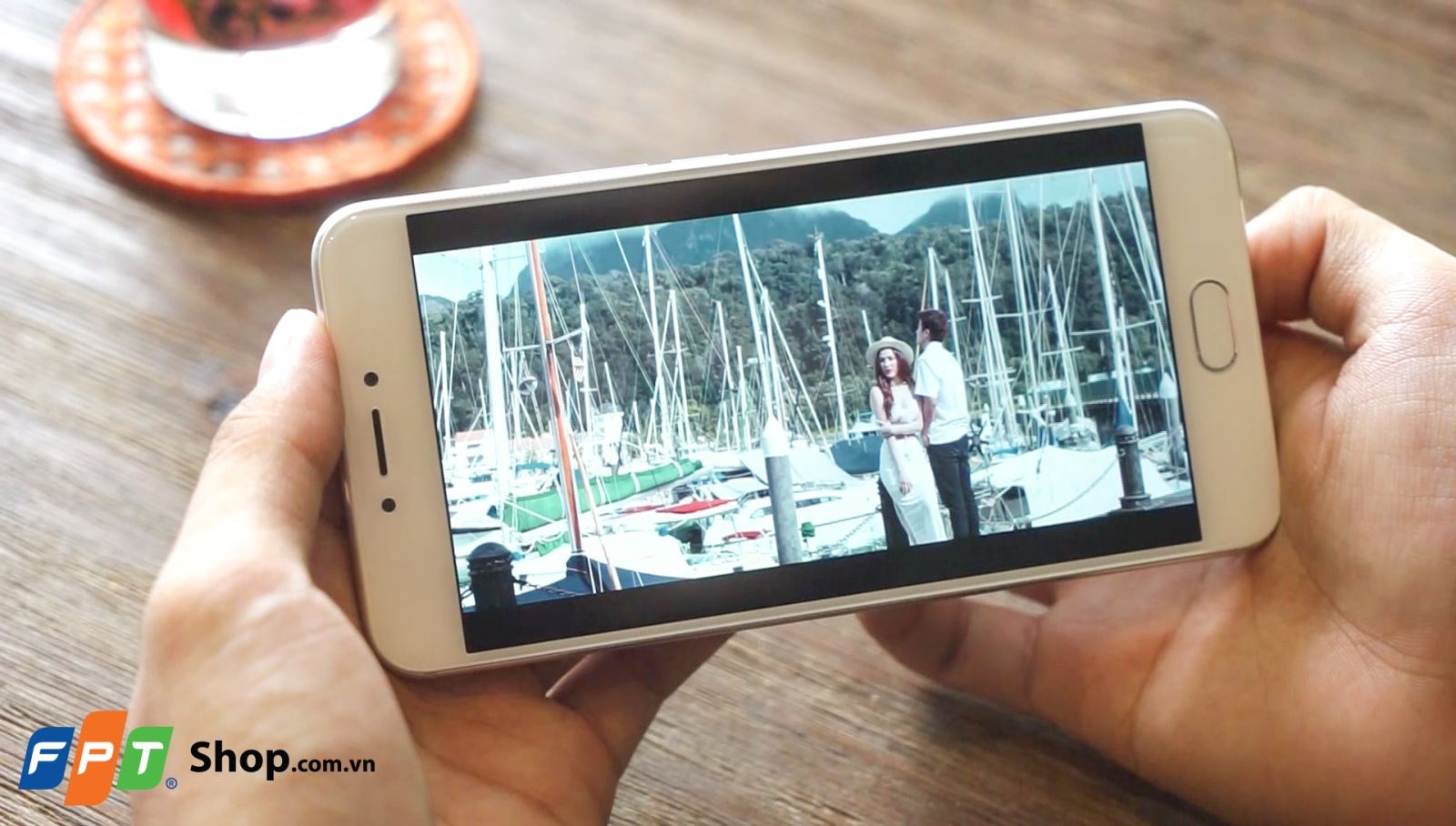 Màn hình 5.5 inch trên Meizu MX6 đủ cho sự trải nghiệm xem phim, chơi game