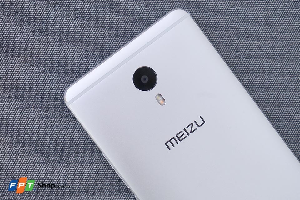 Camera của máy với độ phân giải 13 MP Camera của máy với độ phân giải 13 MP