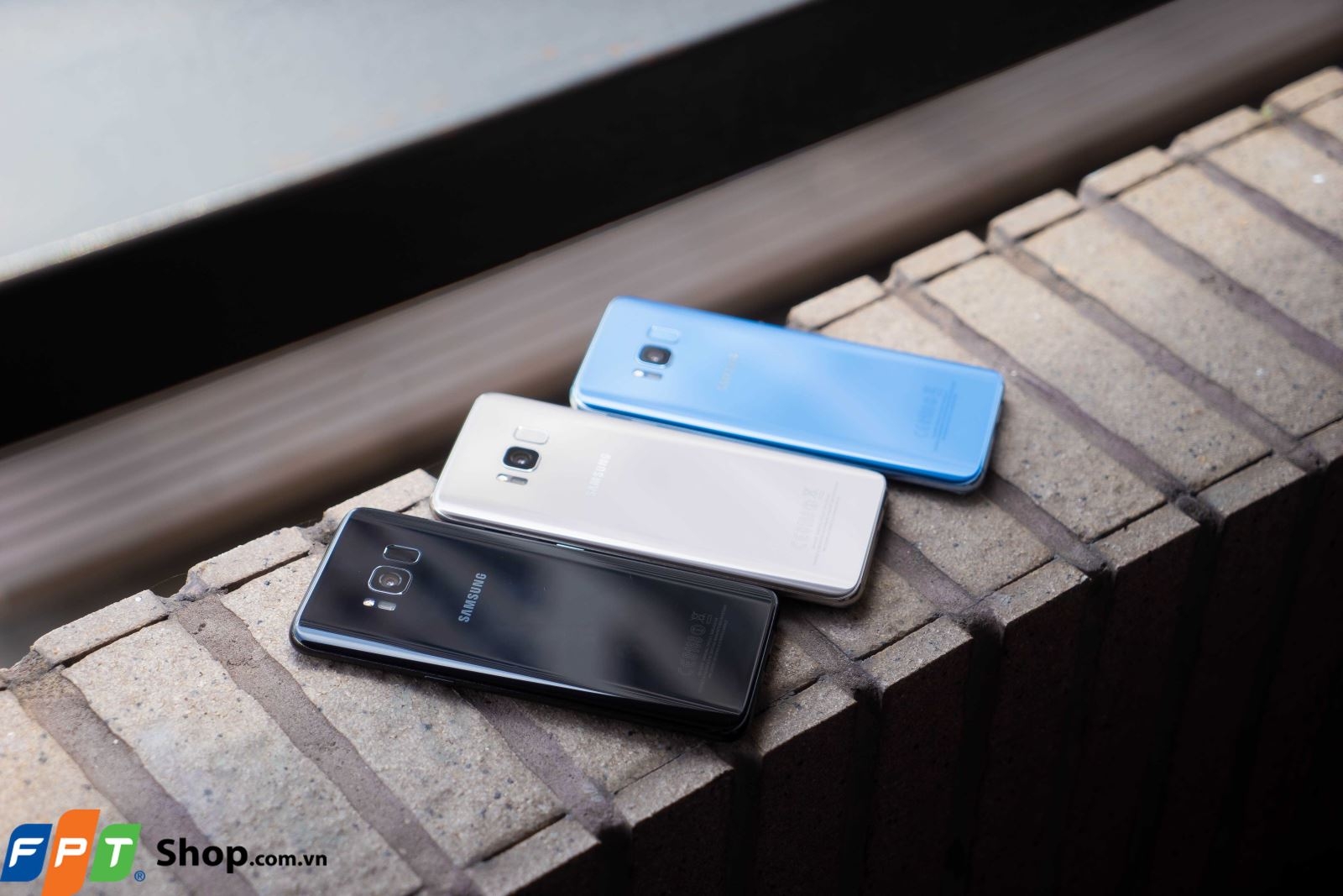 Tren tay ba mau Galaxy S8