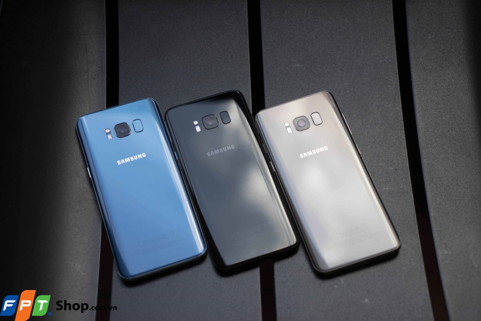 Tren tay ba mau Galaxy S8