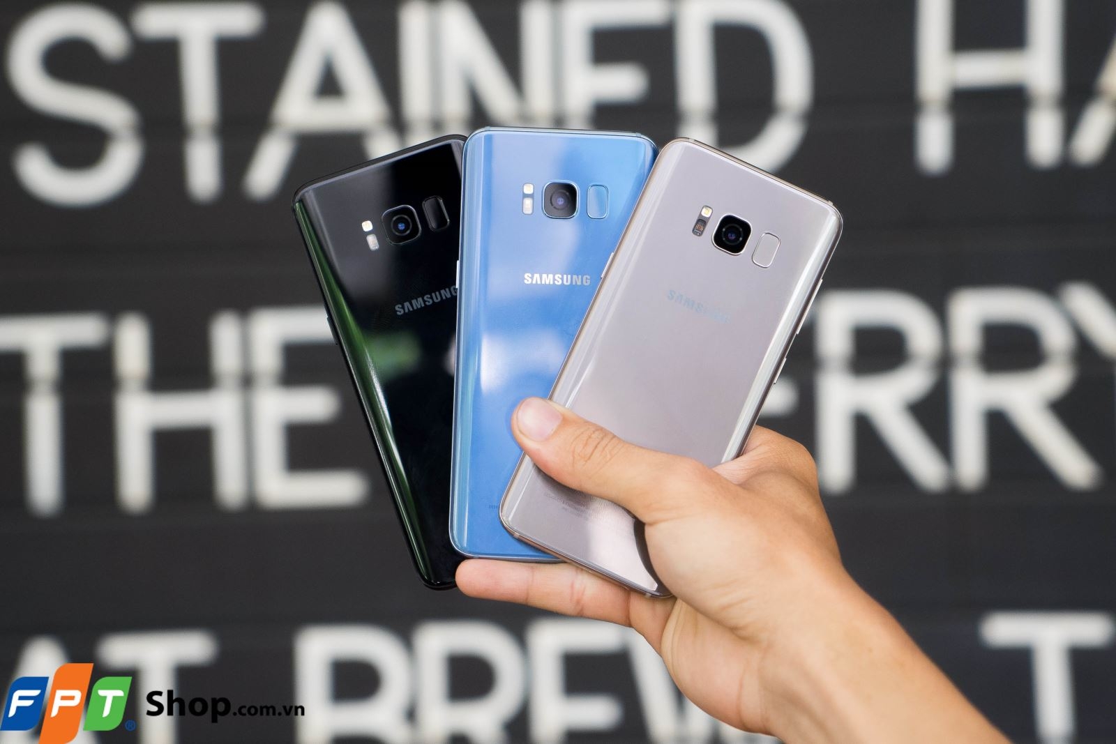 Tren tay ba mau Galaxy S8