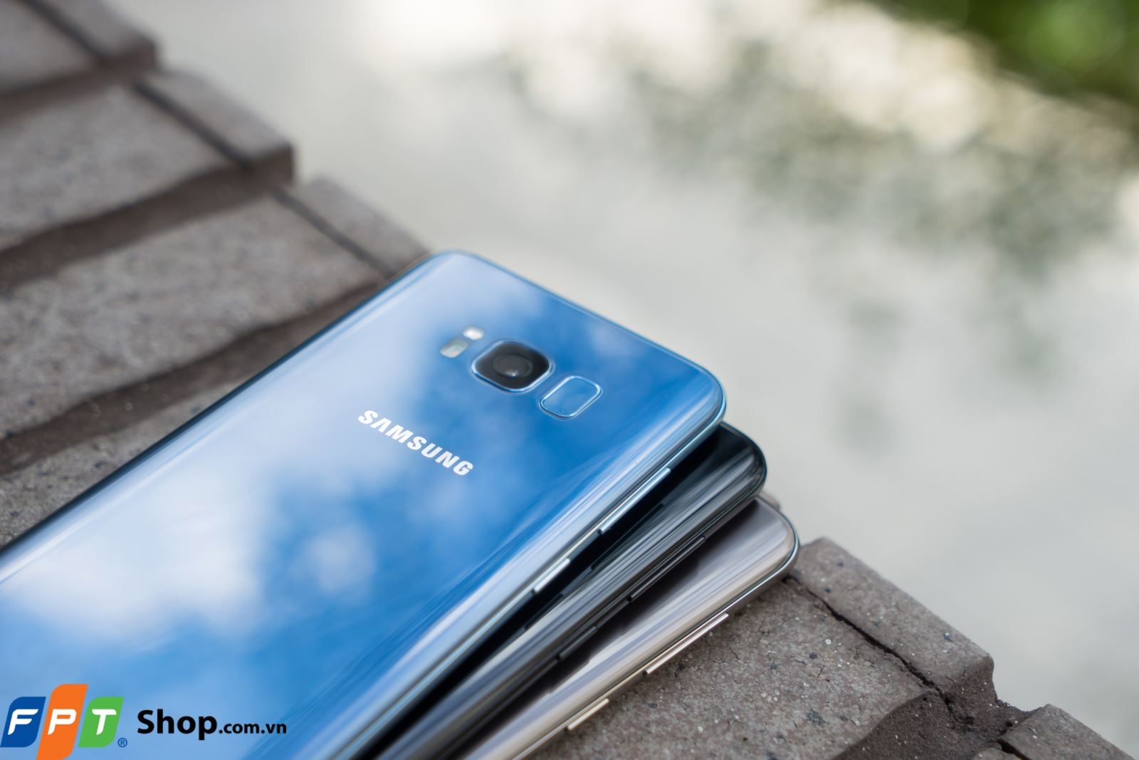Tren tay ba mau Galaxy S8