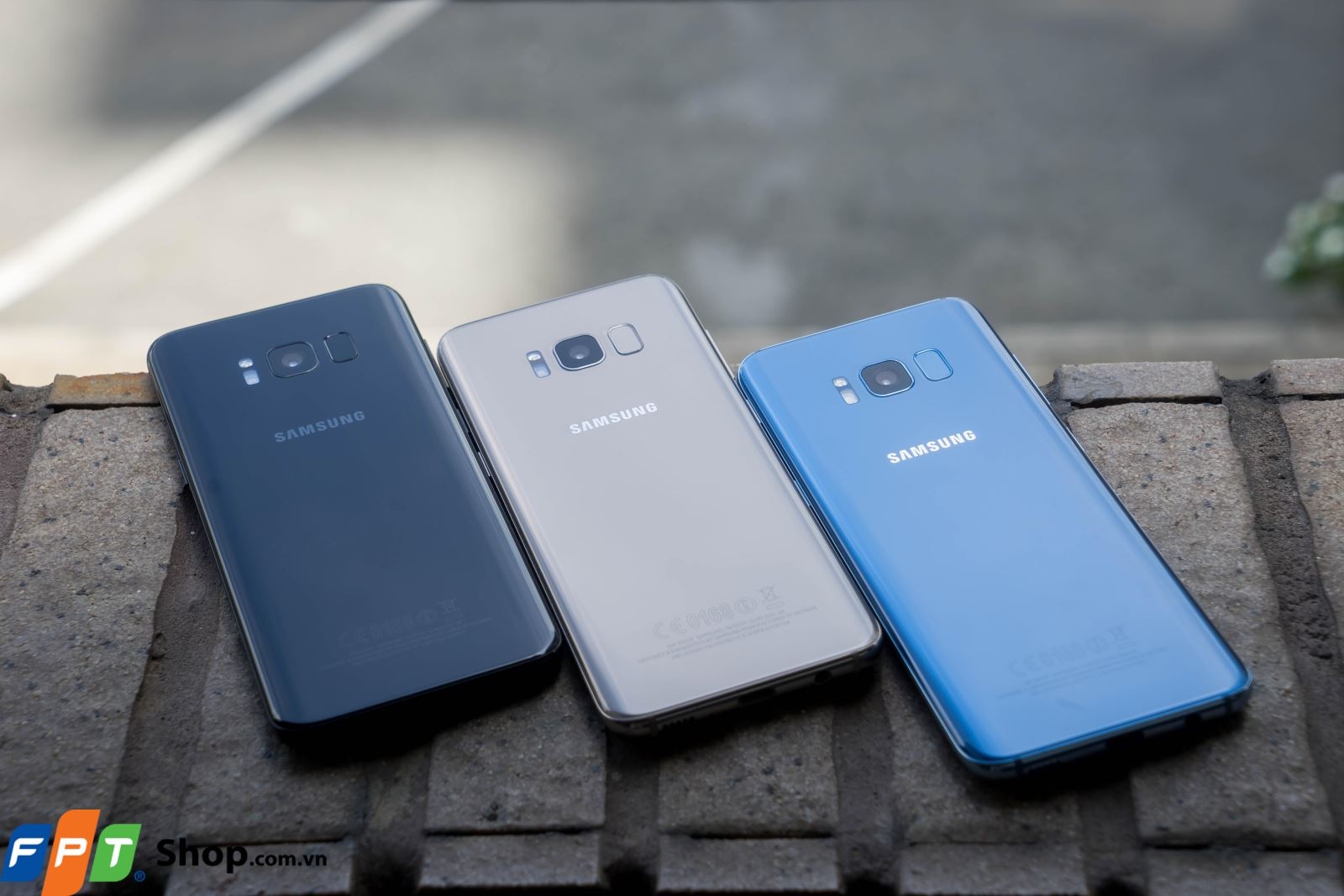 Tren tay ba mau Galaxy S8