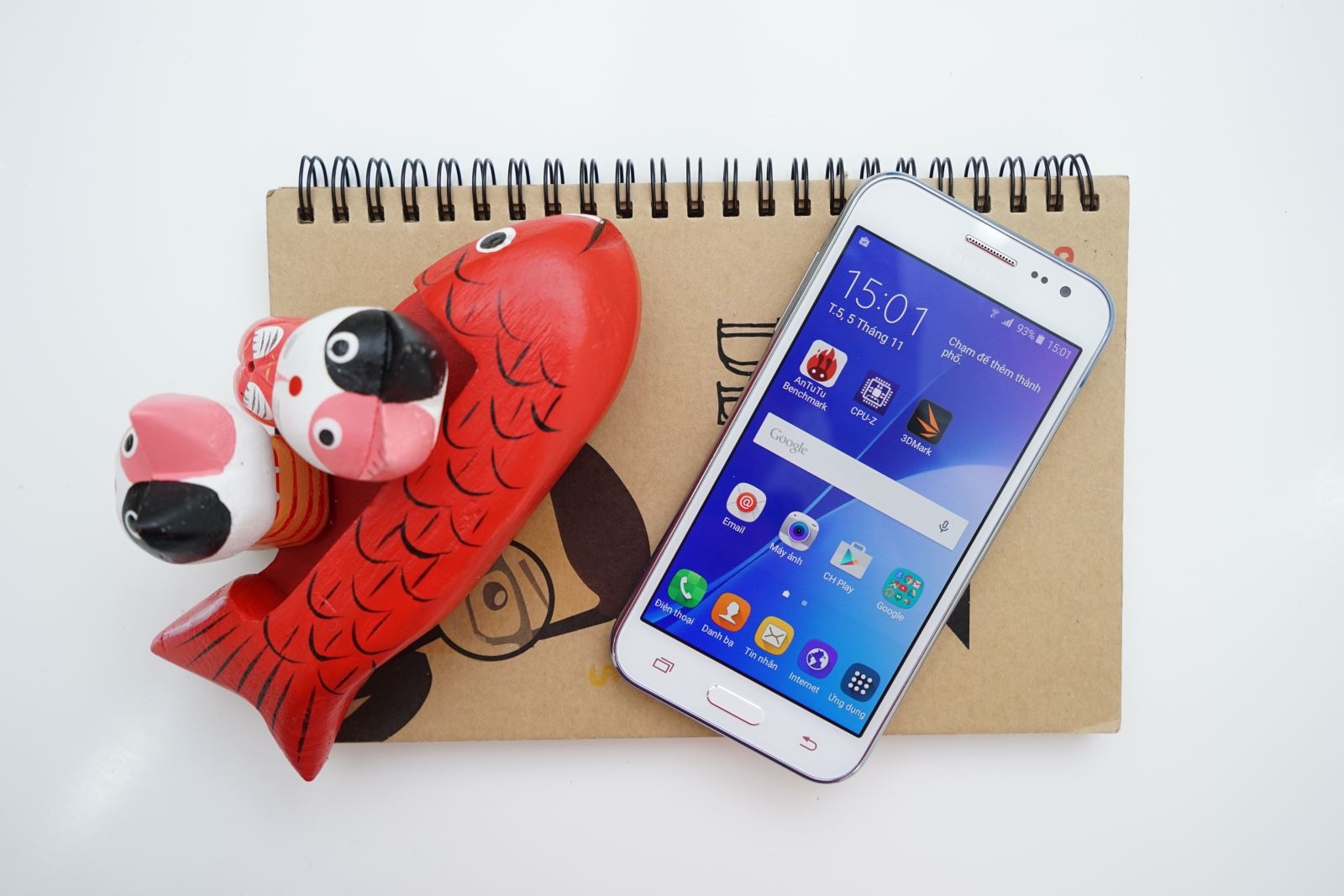 Thiet Ke cua Samsung Galaxy J2