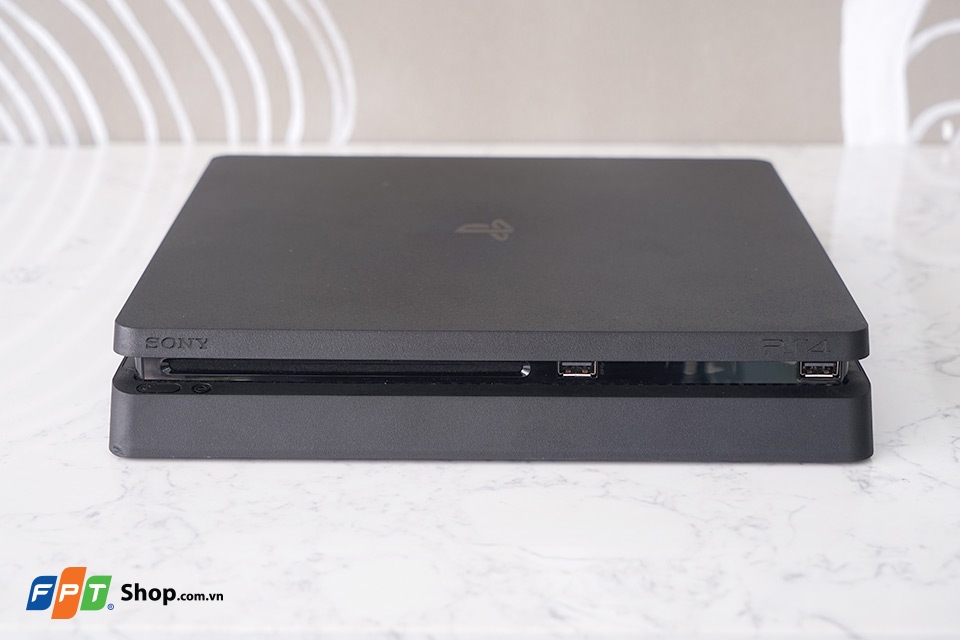 PS4 Slim được làm đen nhám hạn chế bám vân tay và mồ hôi PS4 Slim được làm đen nhám hạn chế bám vân tay và mồ hôi