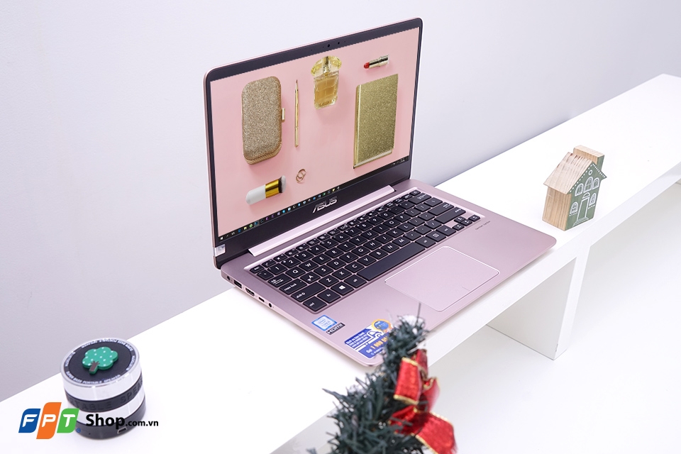 Chiếc laptop với thiết kế nhỏ gọn mặc dù sở hữu màn hình 14 inch Chiếc laptop với thiết kế nhỏ gọn mặc dù sở hữu màn hình 14 inch