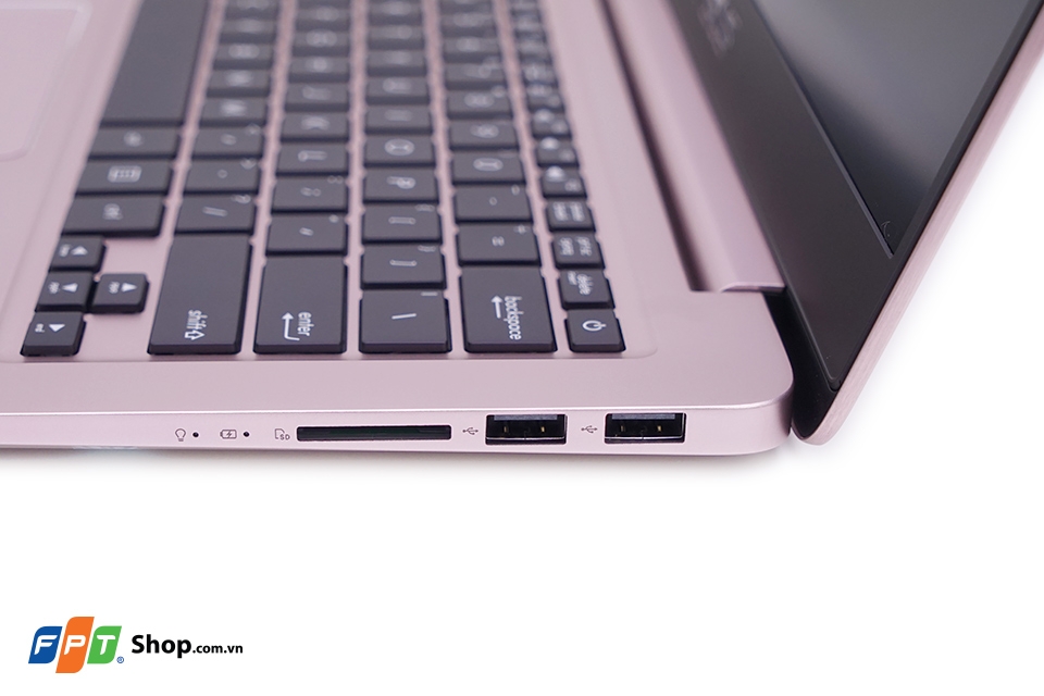 Cạnh phải của máy là cổng USB, khe cắm thẻ, đèn thông báo Cạnh phải của máy là cổng USB, khe cắm thẻ, đèn thông báo