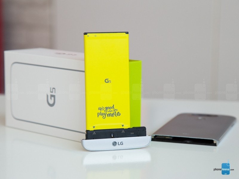 5 smartphone có thiết kế “không giống ai”