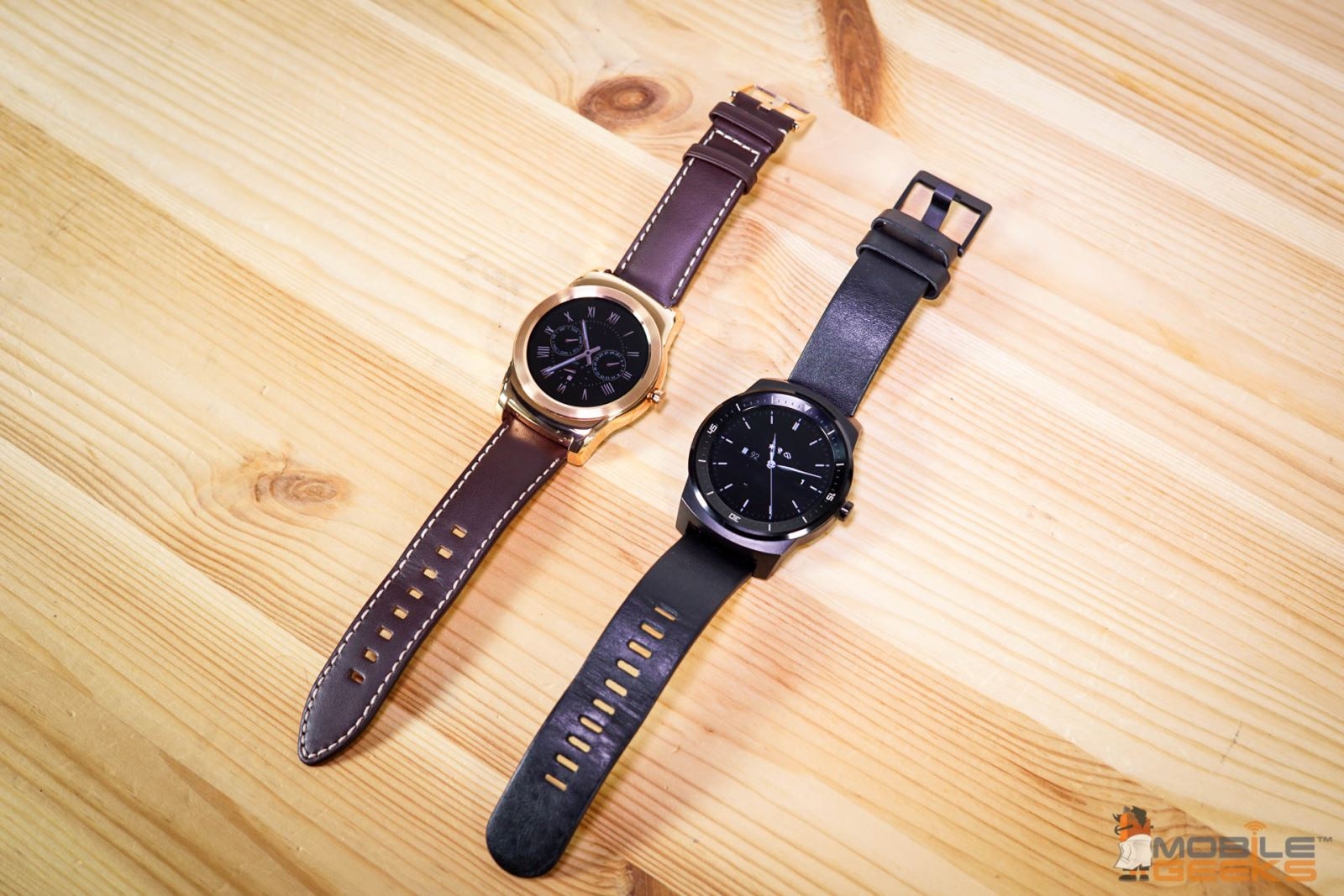 Cả LG Watch R và G Watch Urbane đều được thiết kế từ vật liệu cao cấp