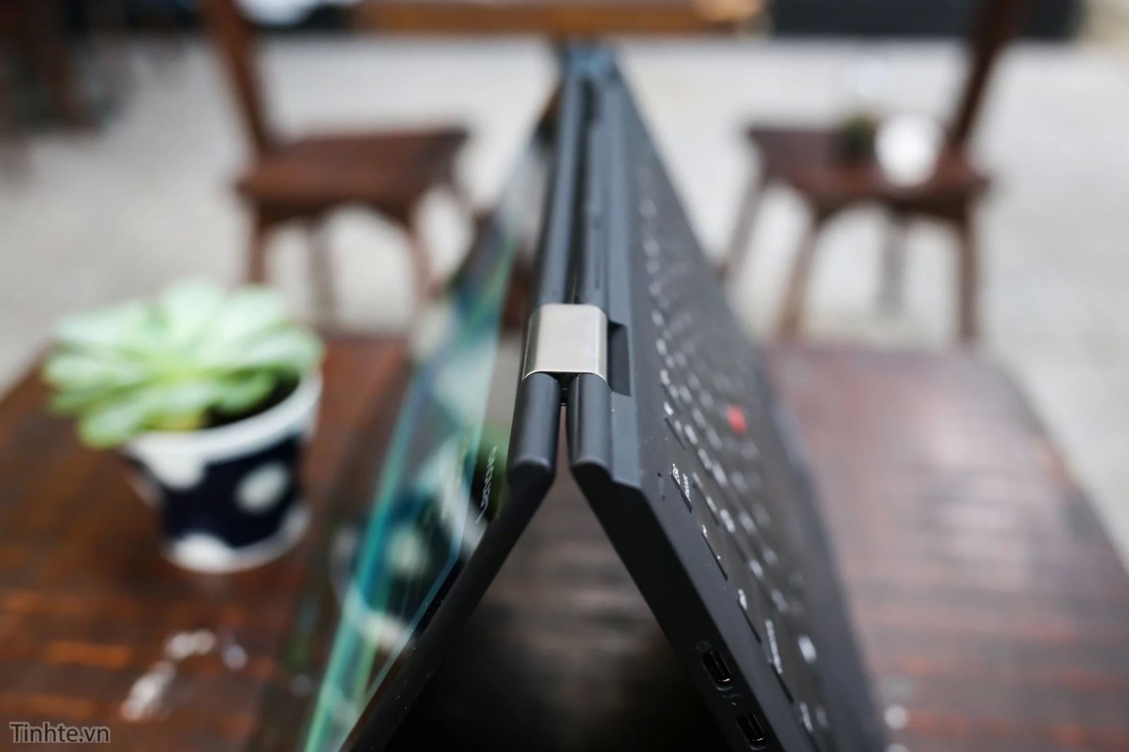 Laptop Thinkpad X1 Yoga (2017) siêu cao cấp Laptop Thinkpad X1 Yoga (2017) siêu cao cấp