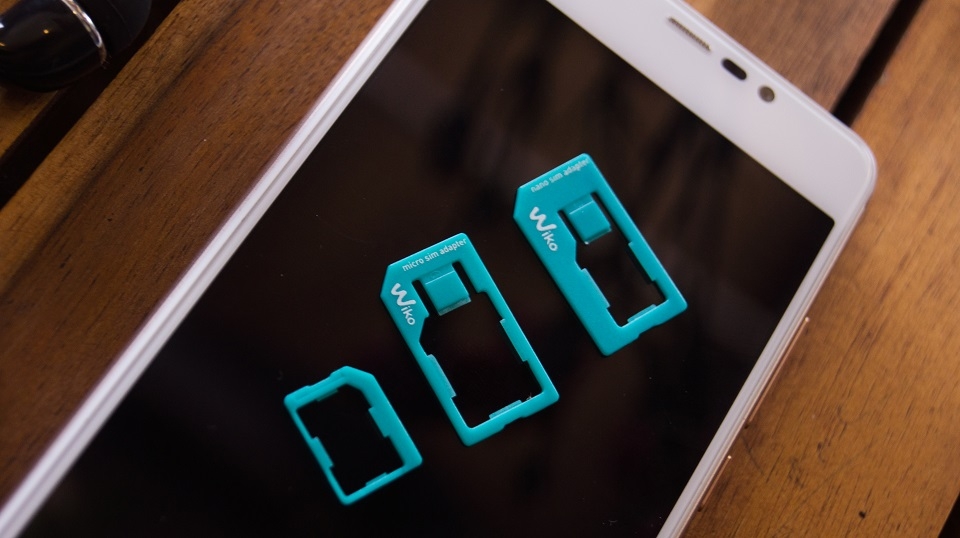 U Feel Go: RAM 3GB, pin 4.000mAh, có cảm biến vân tay