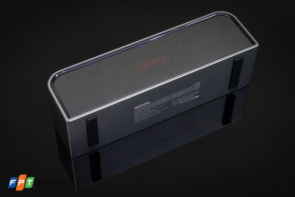 Trên tay loa Remax R8 - M8 mini: Đẹp, sang, âm sáng Trên tay loa Remax R8 - M8 mini: Đẹp, sang, âm sáng