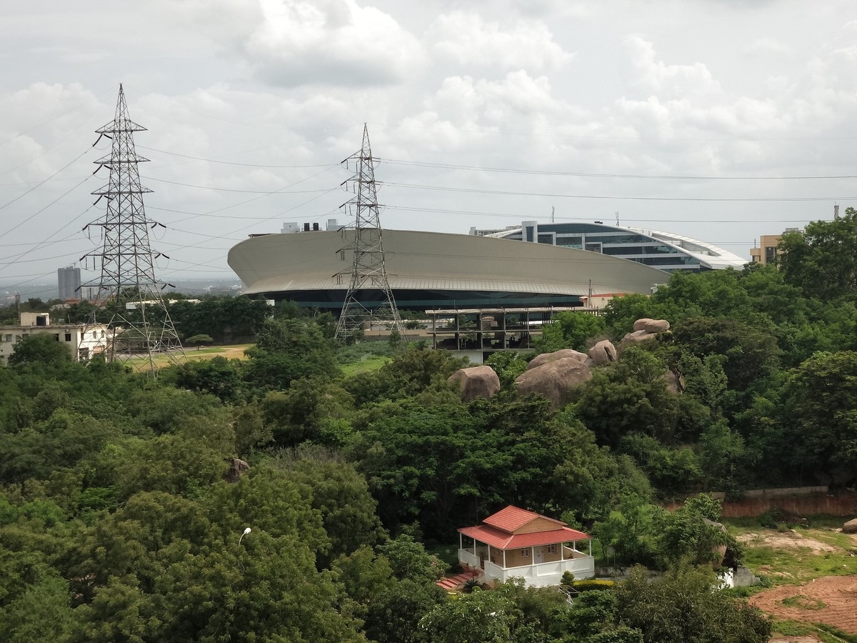 So sánh OnePlus 5 và Oppo R11: Anh em một nhà