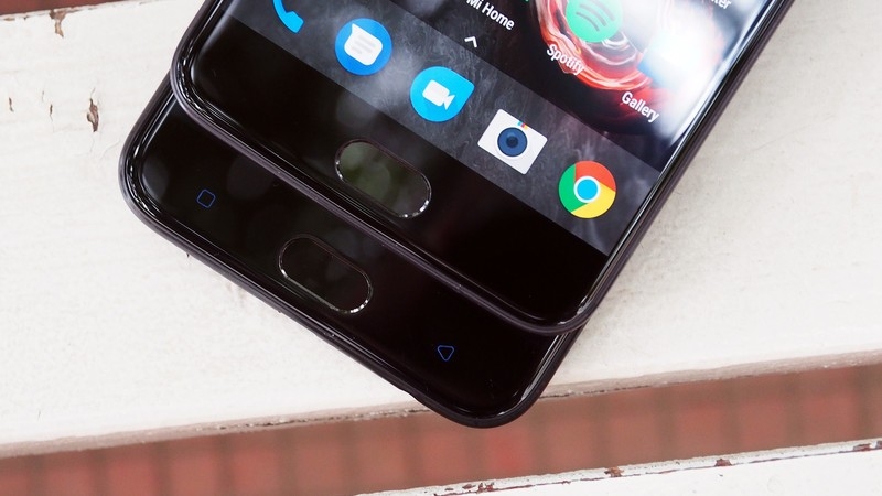 So sánh OnePlus 5 và Oppo R11: Anh em một nhà