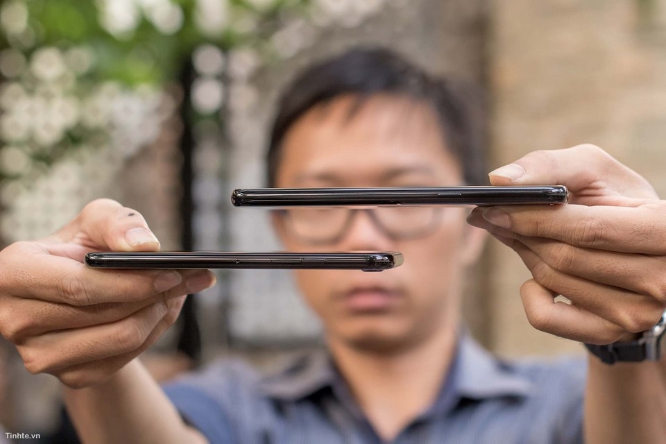 Galaxy S8 Midnight Black so kèo iPhone 7 Jet Black