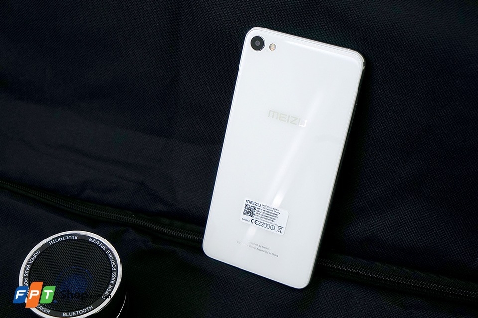 Cận cảnh Meizu U20: Đang có giá rẻ nhất hệ mặt trời Cận cảnh Meizu U20: Đang có giá rẻ nhất hệ mặt trời