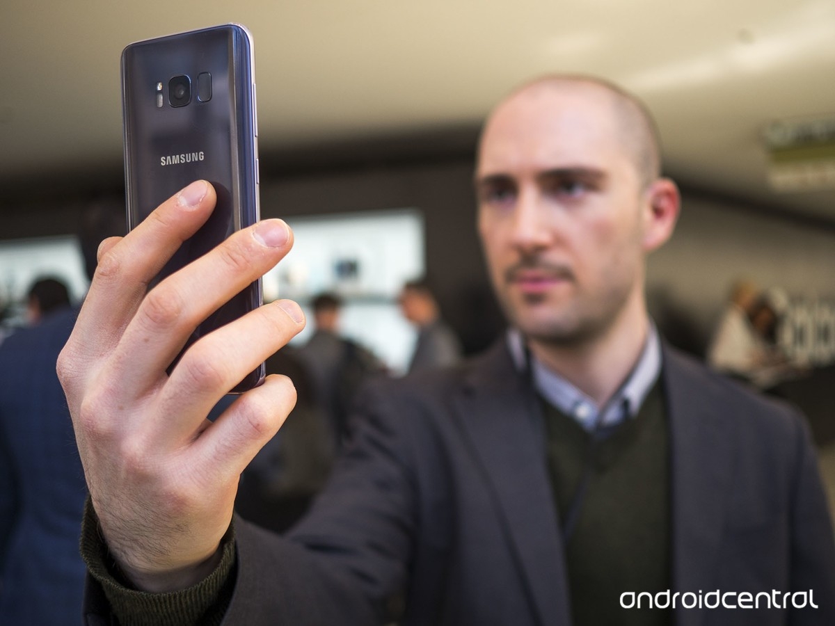 sự khác biệt giữa Face ID và máy quét mống mắt sự khác biệt giữa Face ID và máy quét mống mắt