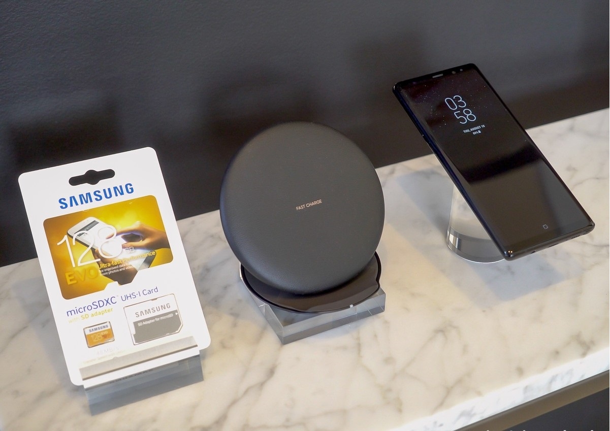 lí do Galaxy Note8 đáng mua hơn iPhone