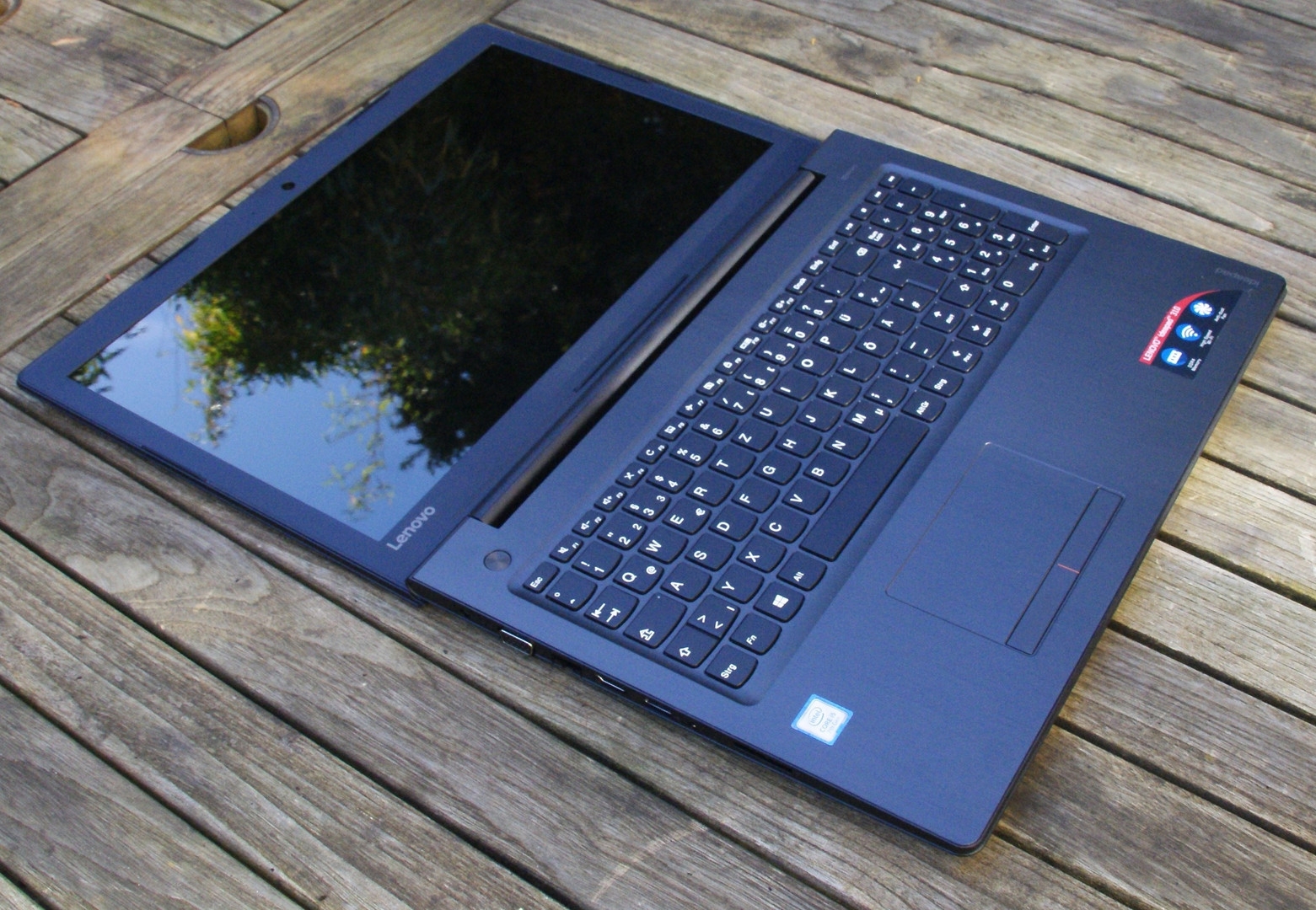 Chất liệu laptop có bao nhiêu loại?