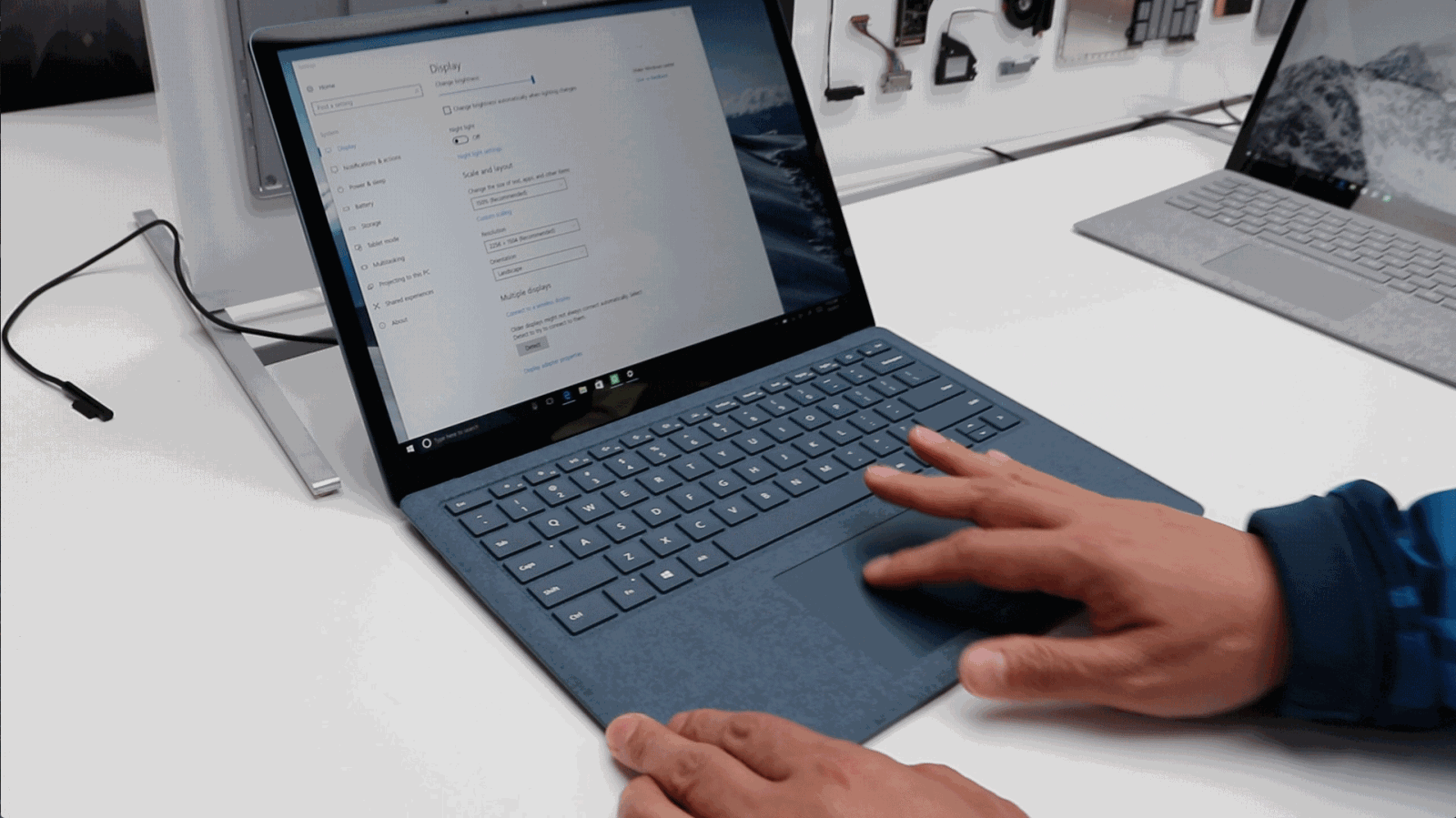 Surface Laptop của Microsoft: Người nổi tiếng nói gì?