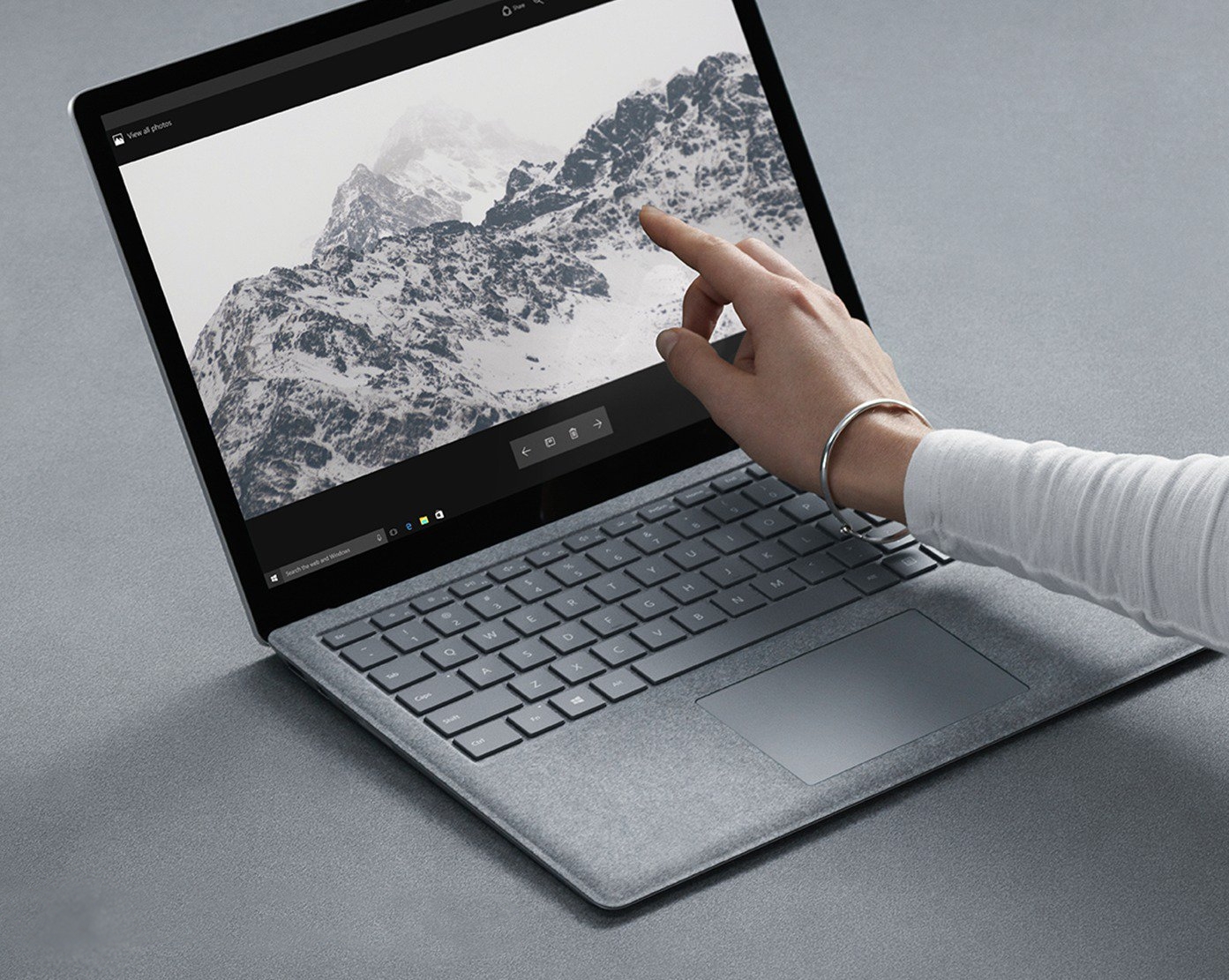Surface Laptop của Microsoft: Người nổi tiếng nói gì?