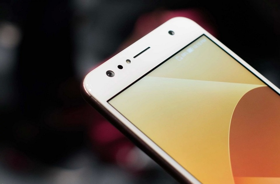 Đánh giá sơ bộ Asus Zenfone 4 Selfie Đánh giá sơ bộ Asus Zenfone 4 Selfie