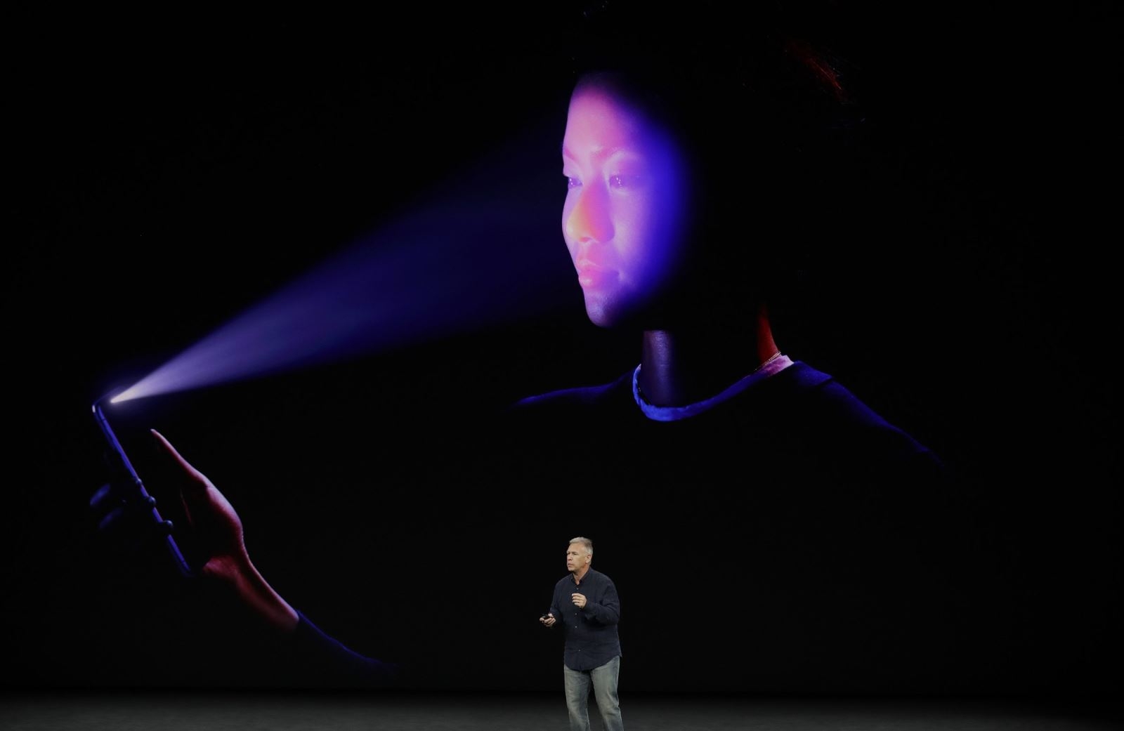 Thời gian bán ra iPhone X bị hoãn do nhiều tác động