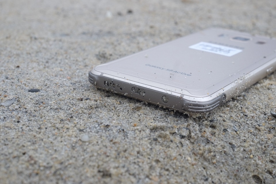 Có nên mua Samsung Galaxy S8 Active hay không?