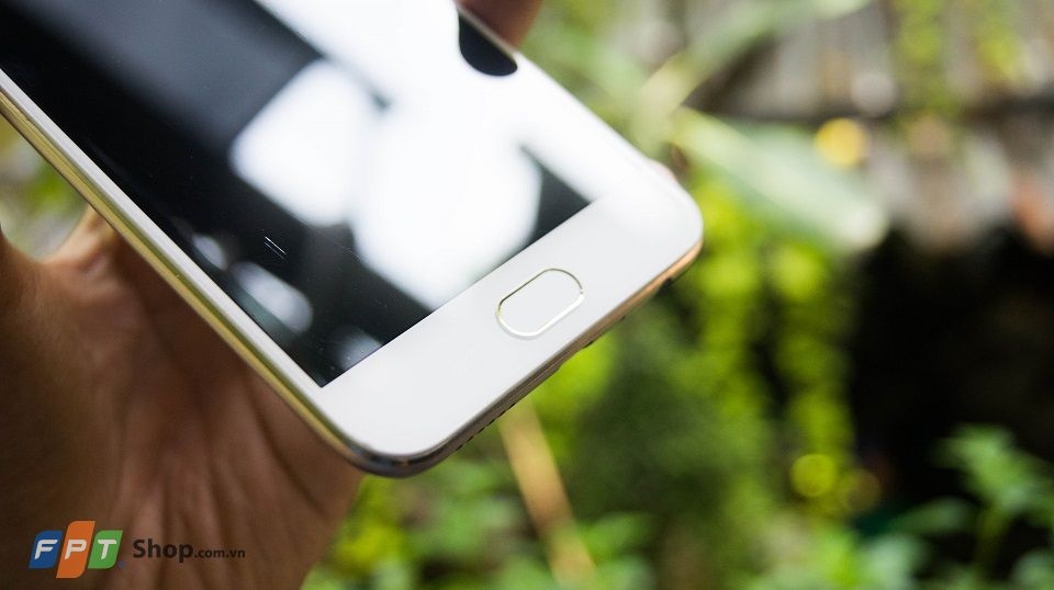 Trên tay Oppo F3: Kiểu dáng đẹp, selfie sướng hơn Trên tay Oppo F3: Kiểu dáng đẹp, selfie sướng hơn