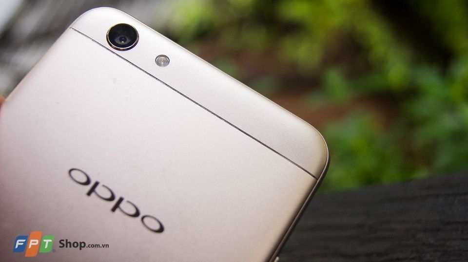 Trên tay Oppo F3: Kiểu dáng đẹp, selfie sướng hơn Trên tay Oppo F3: Kiểu dáng đẹp, selfie sướng hơn