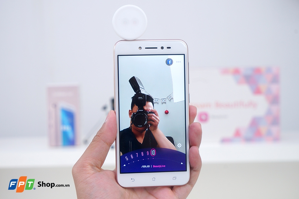 Zenfone Live là vũ khí selfie thần thánh cho giới trẻ Zenfone Live là vũ khí selfie thần thánh cho giới trẻ