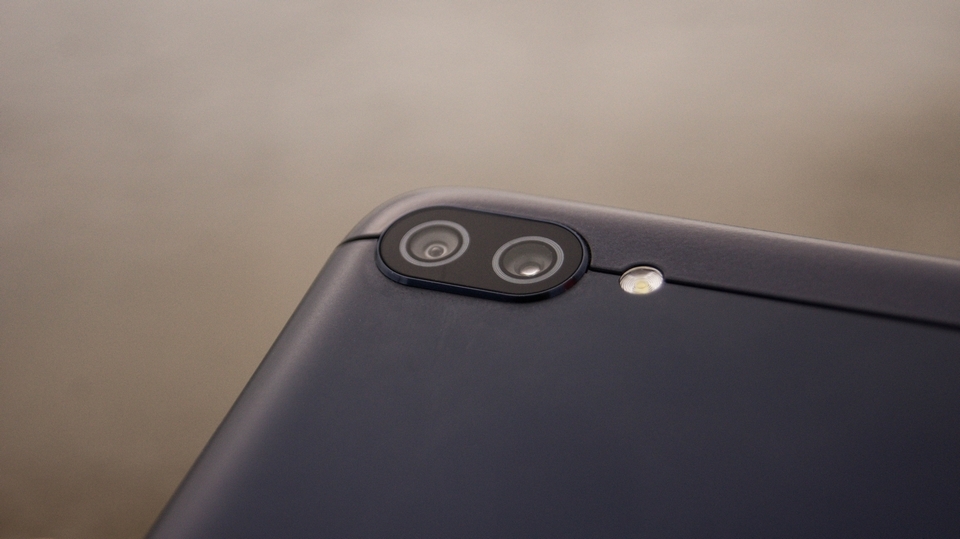 Đánh giá Asus Zenfone 4 Max Pro: Pin trâu, camera tốt