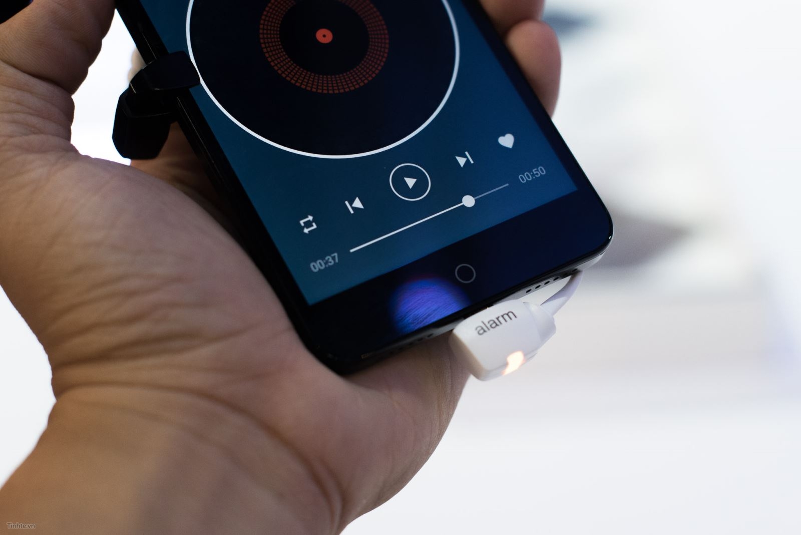 Trên tay Alcatel A5 LED: Có led 7 màu, cực kì độc lạ