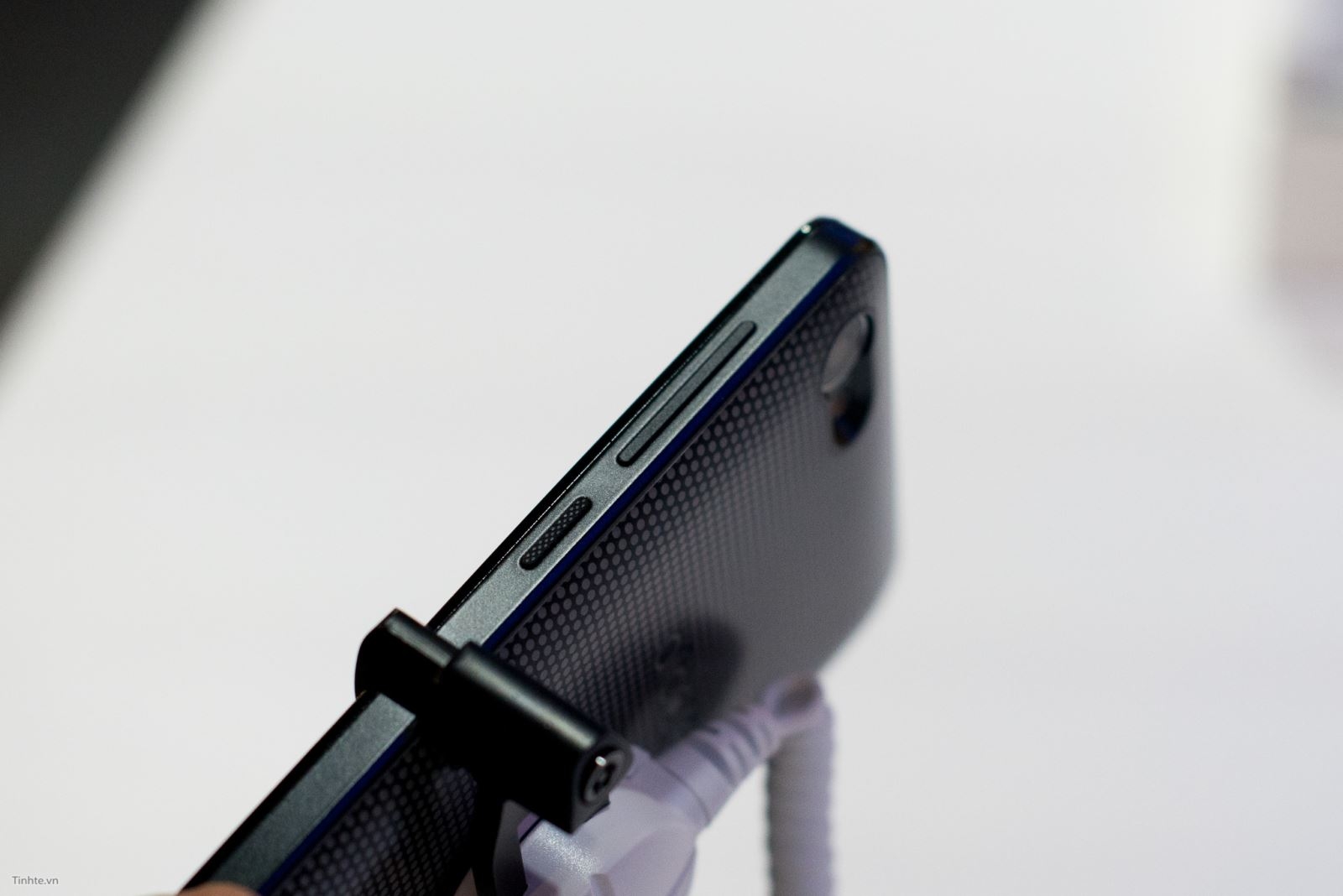 Trên tay Alcatel A5 LED: Có led 7 màu, cực kì độc lạ