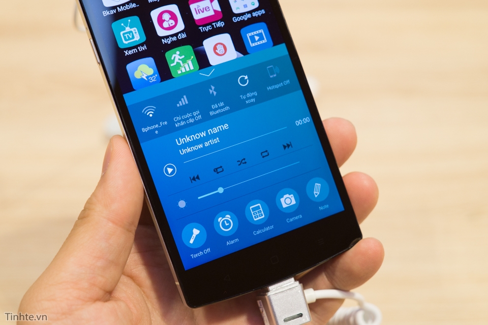 Dự đoán thông số chiếc BPhone 2: Bom xịt trở lại?