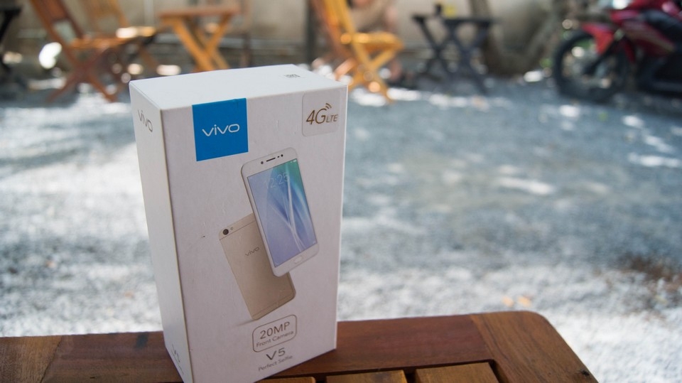 Vivo V5: Đối thủ mới của ông trùm selfie Oppo F1S