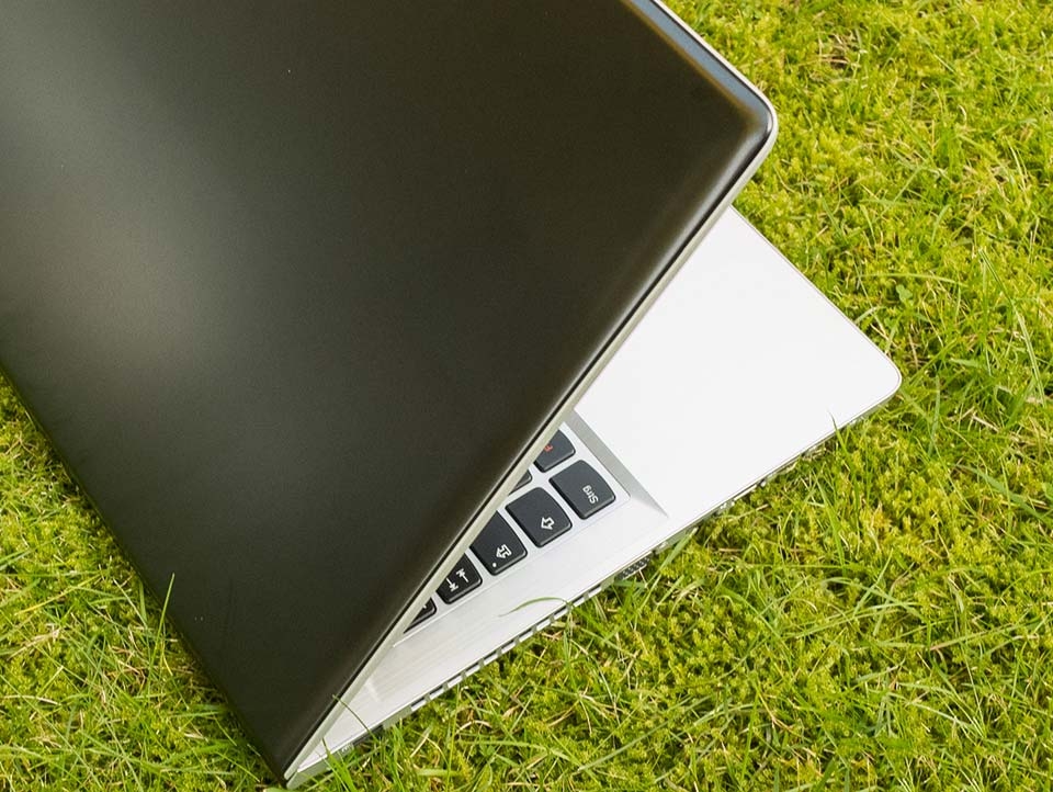 Đánh giá Lenovo Z5170: Chiếc laptop ngon mà rẻ Đánh giá Lenovo Z5170: Chiếc laptop ngon mà rẻ