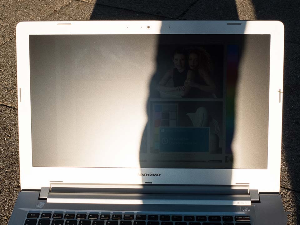 Đánh giá Lenovo Z5170: Chiếc laptop ngon mà rẻ Đánh giá Lenovo Z5170: Chiếc laptop ngon mà rẻ