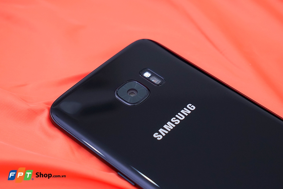 Galaxy S7 Edge Black Pearl: Thiết kế thời trang Galaxy S7 Edge Black Pearl: Thiết kế thời trang