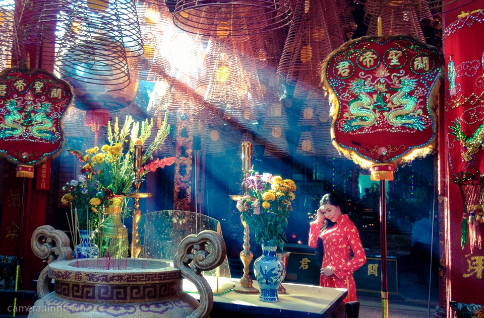 Chụp mẫu cùng cảnh xuân: