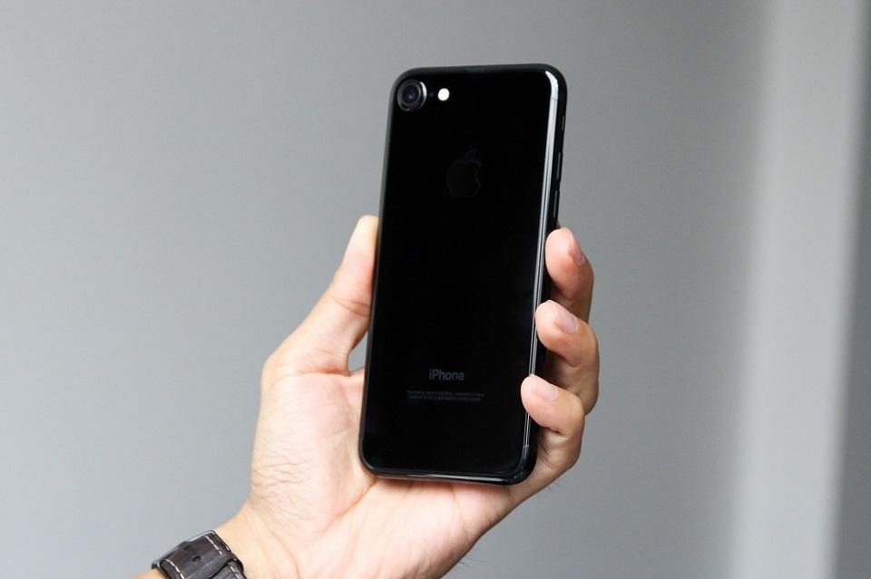 4 smartphone màu đen bóng vạn người mê đang bán tại Việt Nam